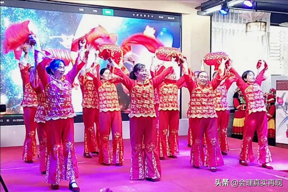 四川会理几百人涌向龙腾小区，小区人真好奇，到底发生啥事了？