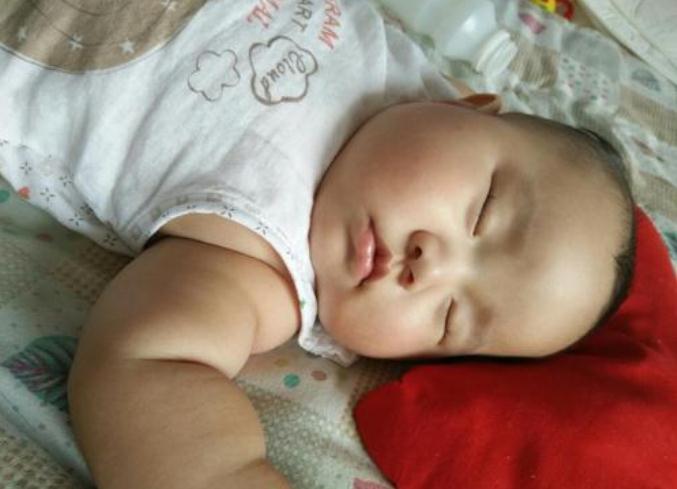 婴儿夏天脖子淹红抹什么,宝宝夏天淹脖子擦什么