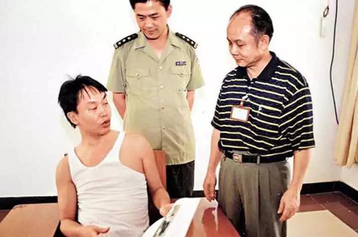 香港天价绑架案真实案例,身价1500亿的富豪买下15座监狱