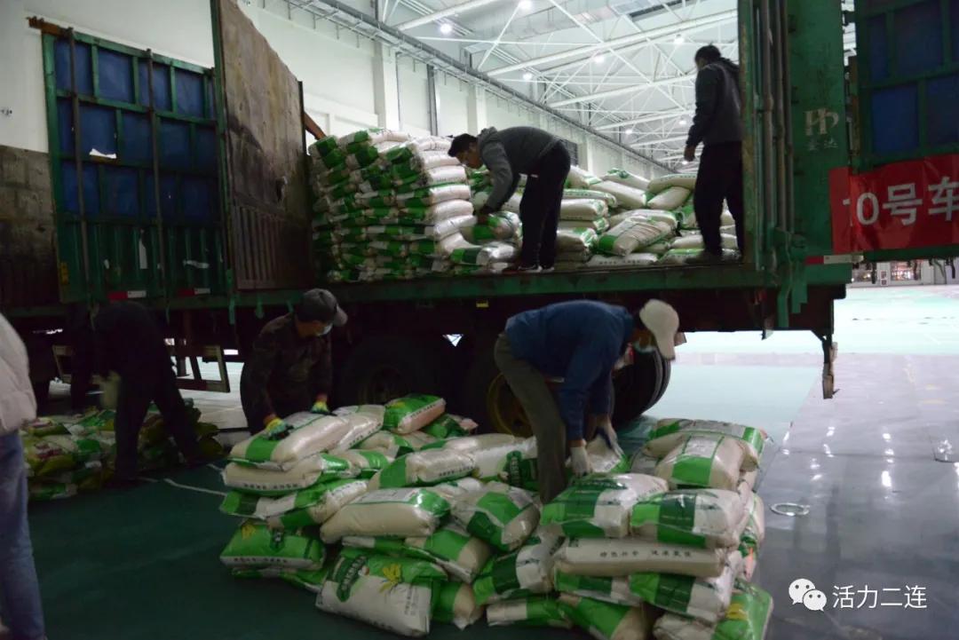 支援二连浩特疫情车队视频,抗击疫情爱心物资车队