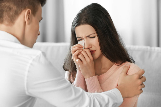 小雅哭诉:老公不知悔改陷入赌博,自己强忍苦水,独自抚养孩子