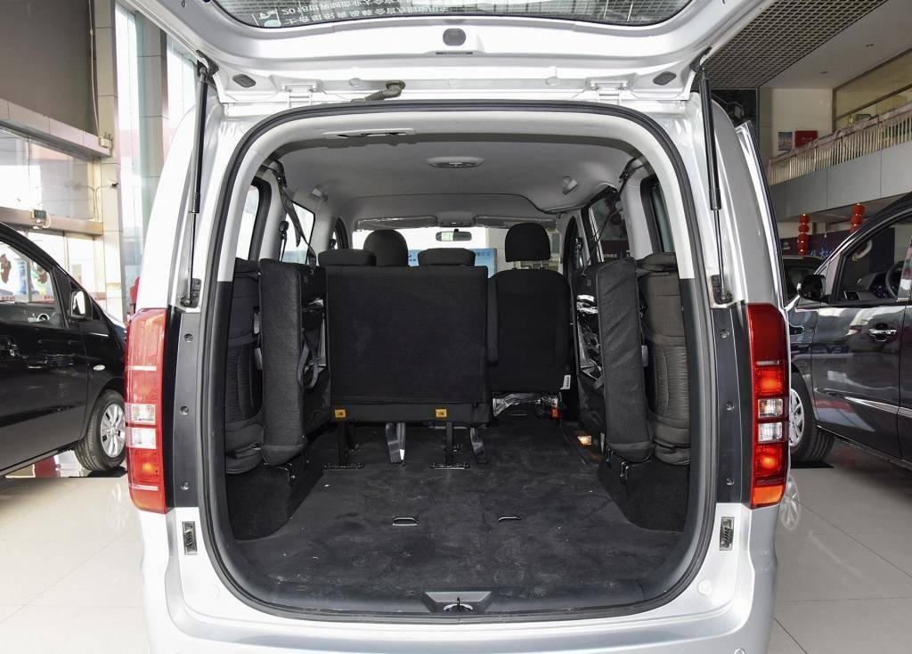 五菱宏光v和瑞风m3哪个好一点,7万左右的mpv7座最值得购买的车