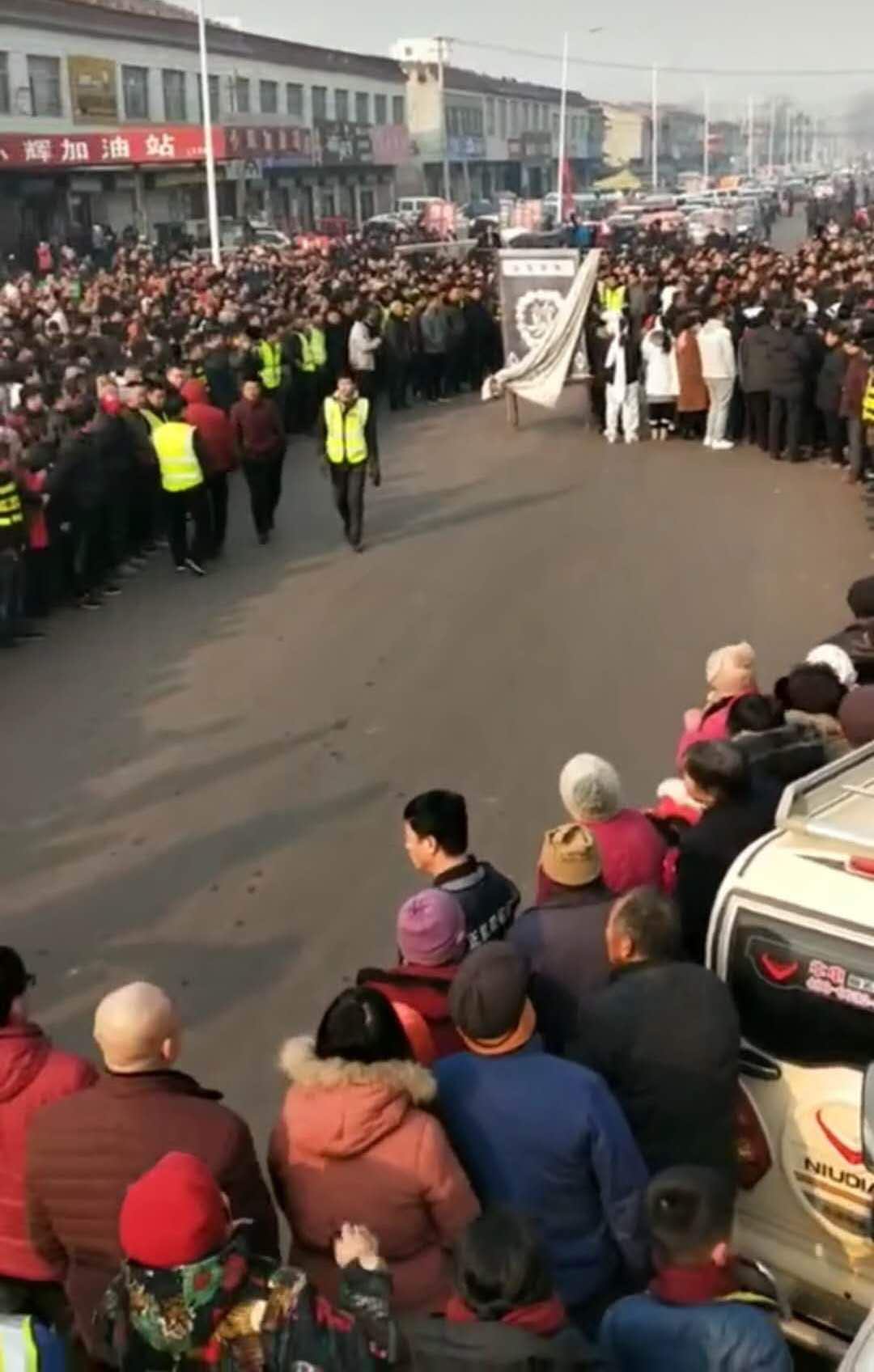 河北卡车夫妻去西藏遇难,夫妻俩开大车在西藏遇难的视频