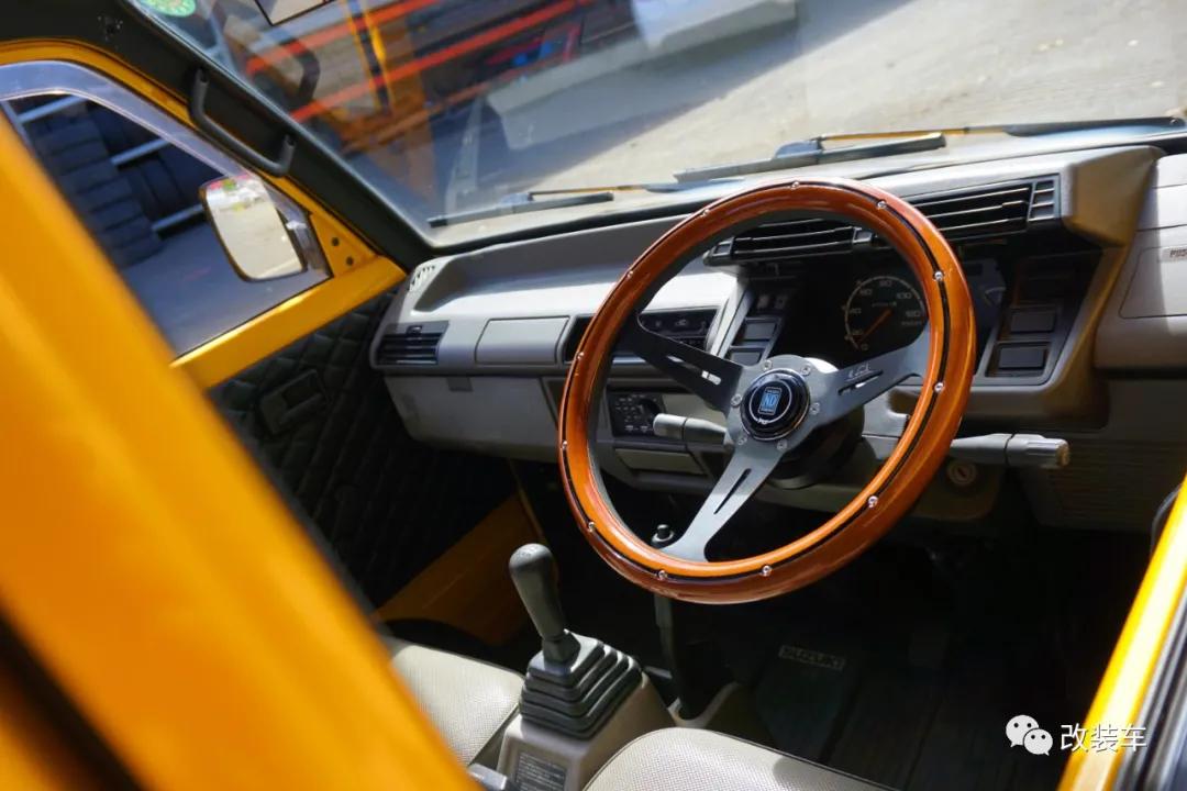 中置四驱五速手动的双门超跑,今晚我在秋名山等你