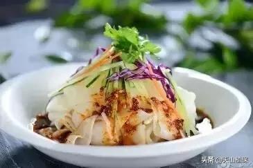 新疆凉皮子的制作方法教程,水晶凉皮和绿豆凉皮子的做法