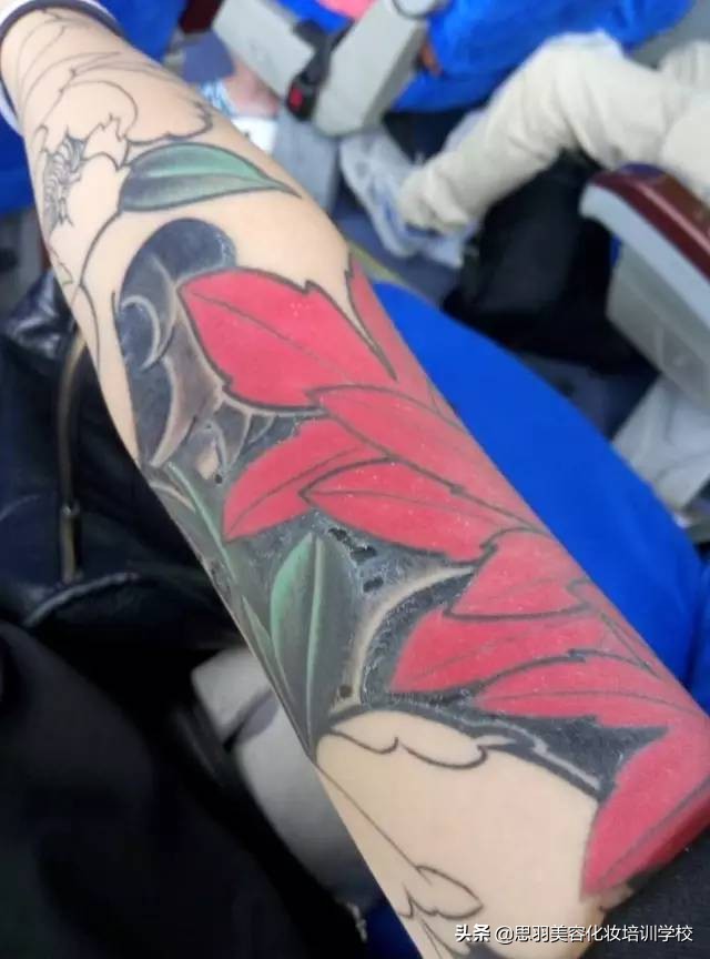 纹身并不能评价一个人的好坏,正确的纹身知识和护理方法