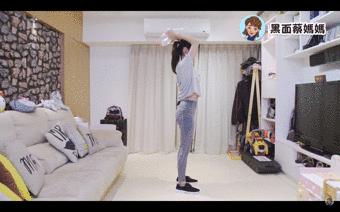 矿泉水瓶、毛巾、橡皮筋…家中随手小物件，也能成为“健身利器”