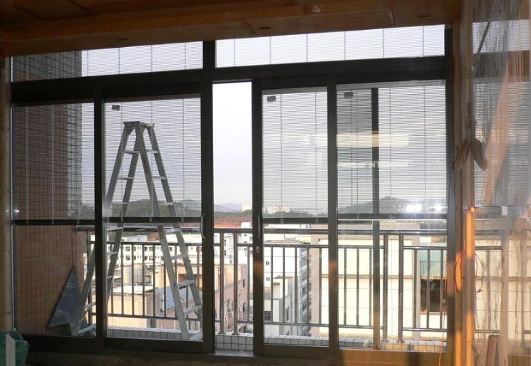 阳台晾衣服看着不美观还不方便怎么办?有哪些方法可以解决