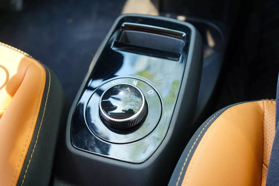 新特DEV1试驾体验：续航300落地7万，不靠补贴也能打？