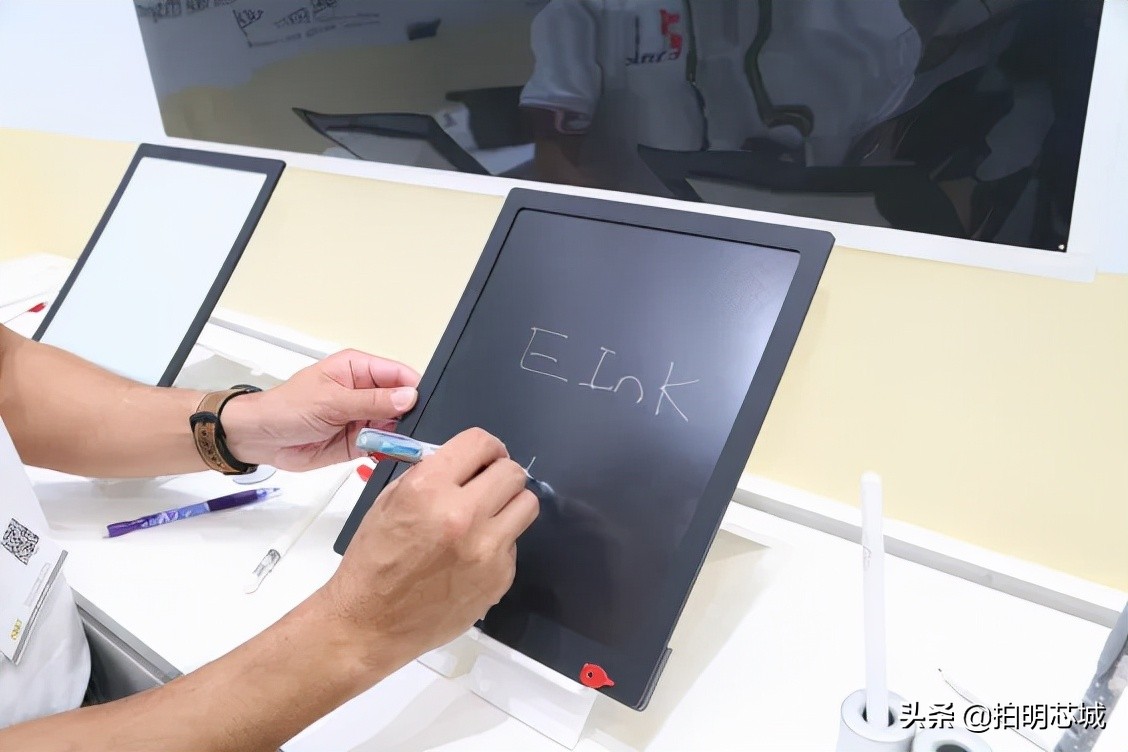 “泡面盖”身后的垄断小巨头，电子墨水屏你怎么看？