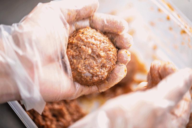 吃过万达金街这家爆火的德式手工汉堡店，满脑子都是再来一次