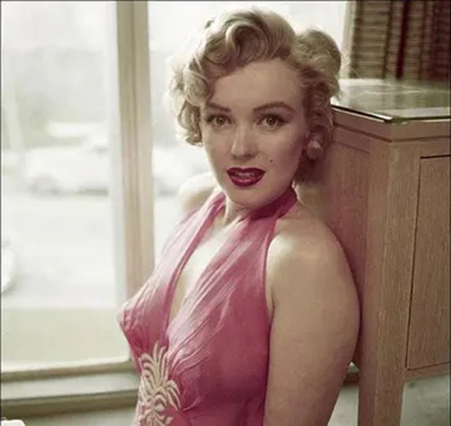 日本医生解剖梦露尸体,声称:心脏和肝脏都没有异常,非常干净