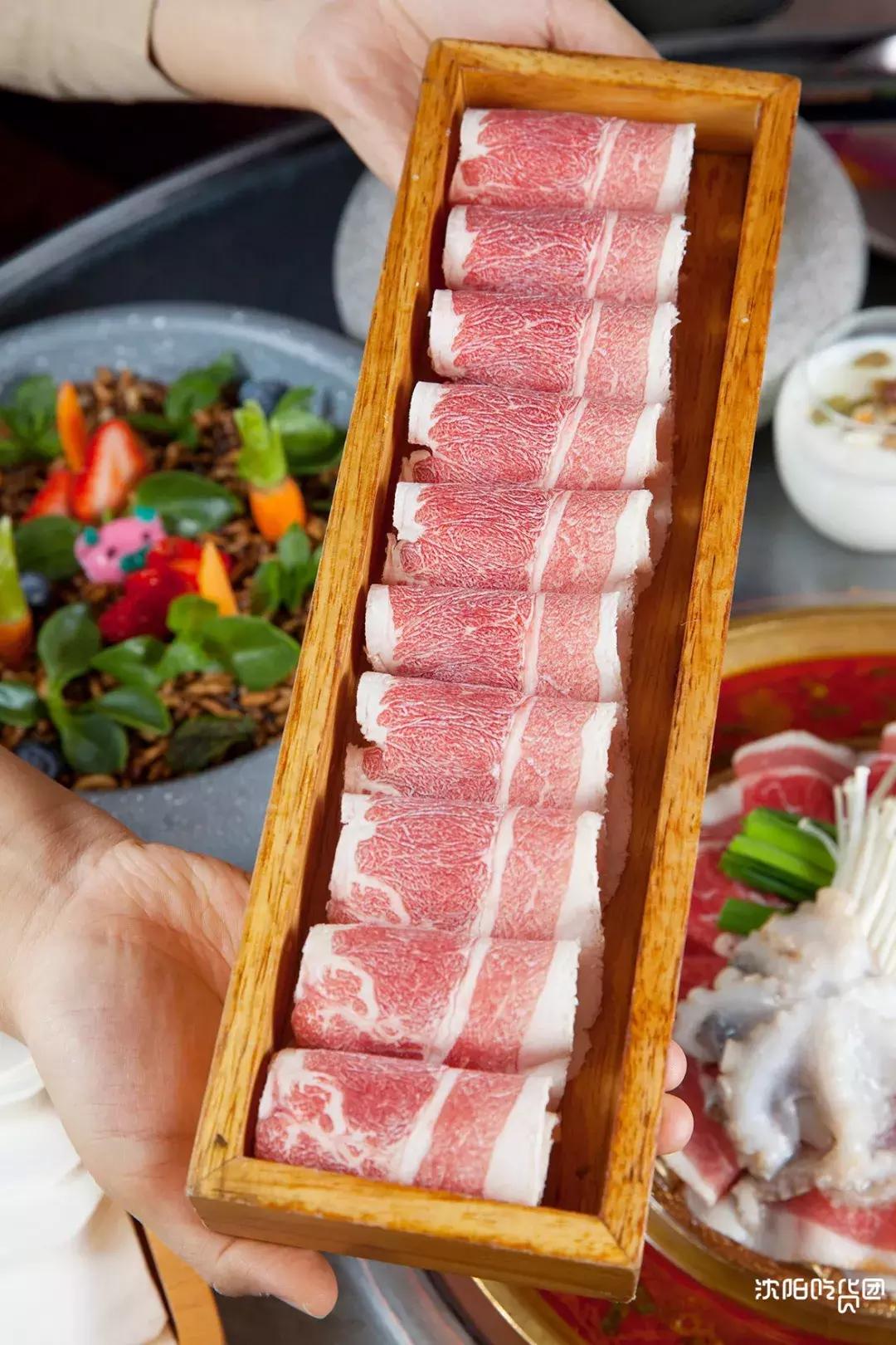 ¥300抵¥800花!年末巨狠福利来了,这还是我认识的小猪小牛吗?