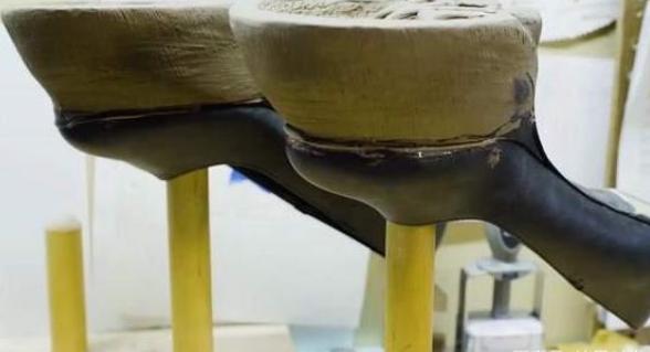 日本超级奇葩的高跟鞋,日本发明最奇葩的马蹄高跟鞋