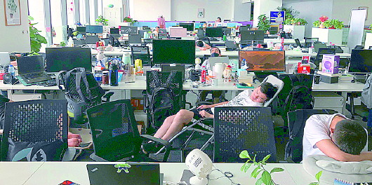 10个人负责60多个APP！记者在这家拥有7340项专利的集团待了三天