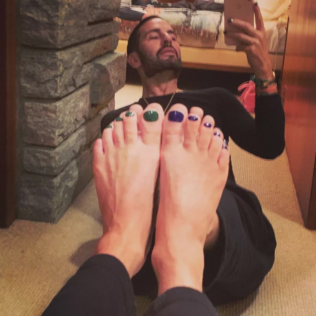 marcjacobs是哪个品牌设计师,marcjacobs设计师蓝色脖饰