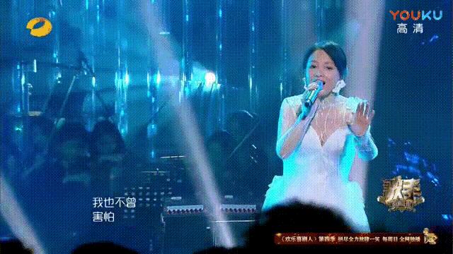 “过气”十年,凭什么她发个问号也能上热搜?