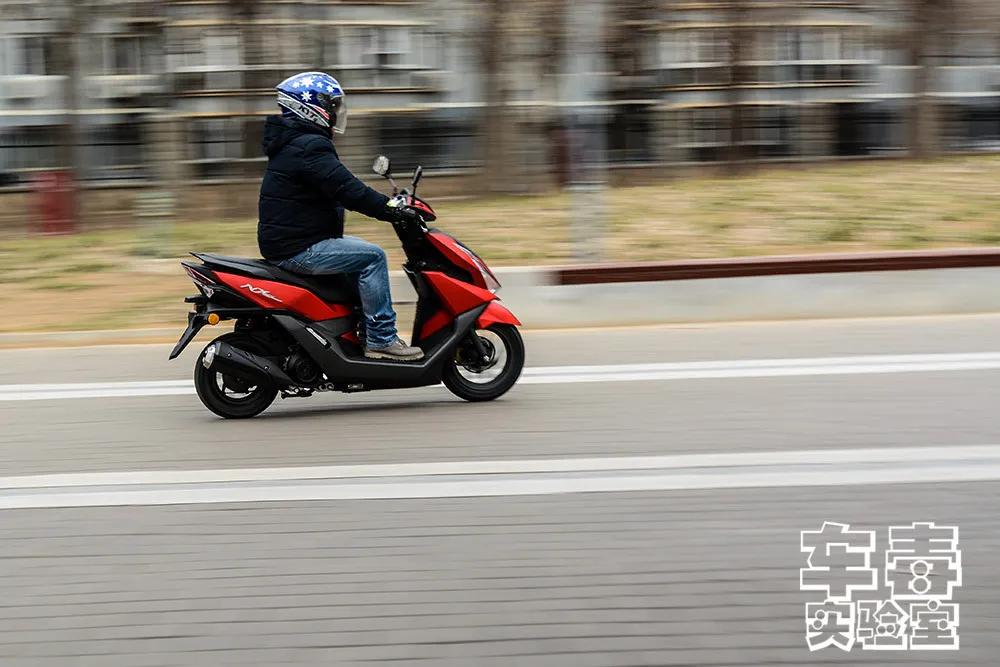 五羊本田踏板车nx125测评,本田nx125和豪爵uy125哪个动力好