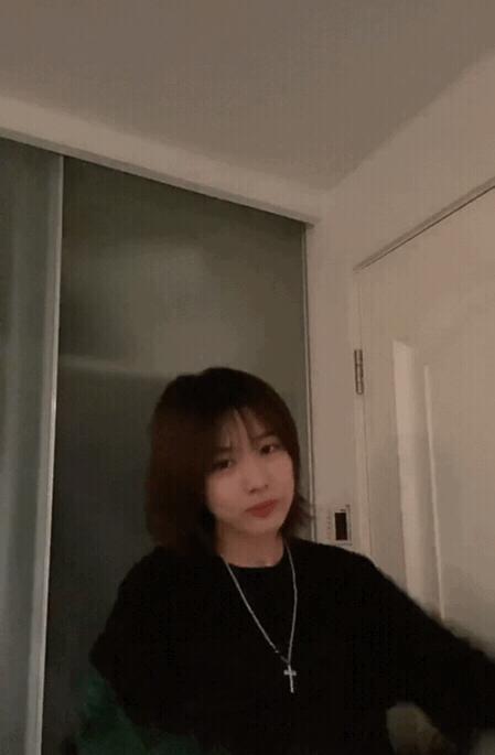 汪峰大女儿小苹果晒短发美照,汪峰女儿小苹果跳舞