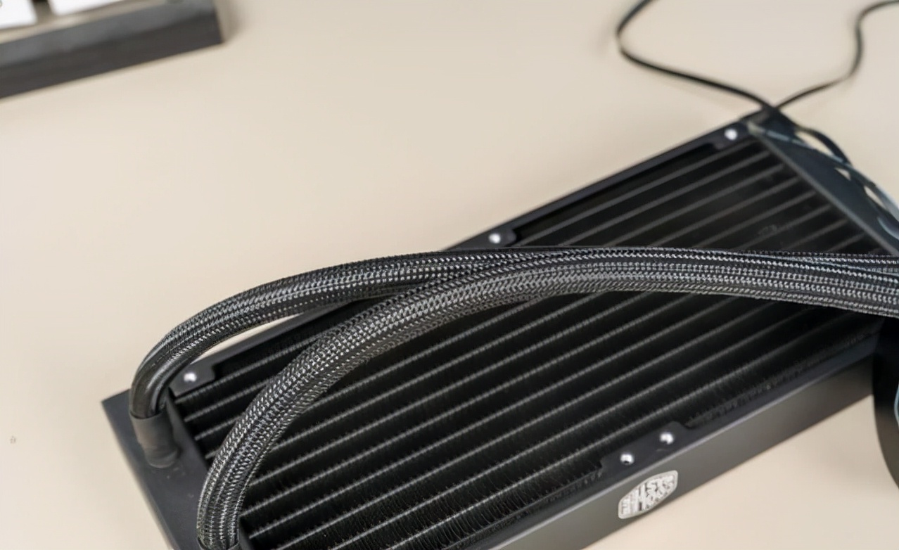 一体水冷主机和分体水冷主机区别,水冷主机好和普通的有什么区别