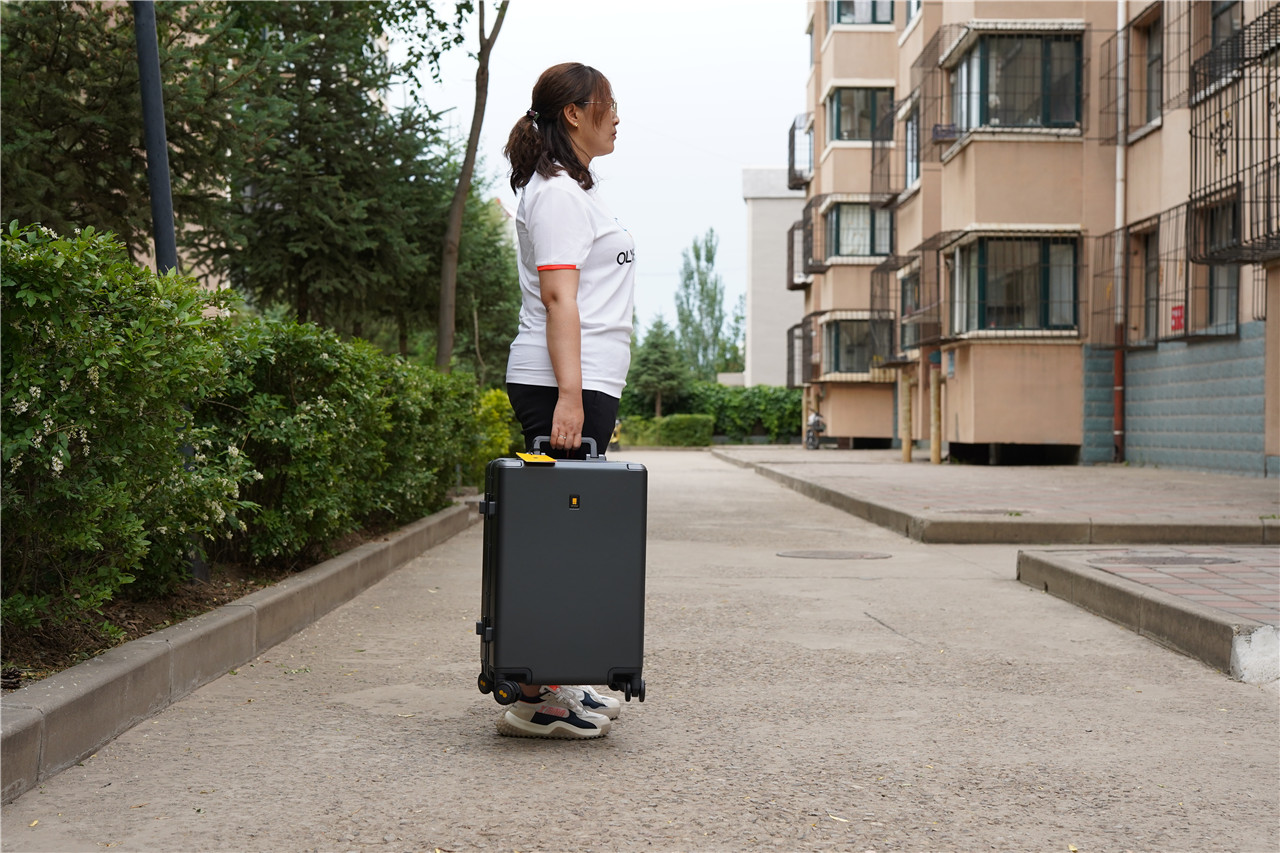 地平线8号行李箱24寸能装多少东西,行李箱推荐地平线8号