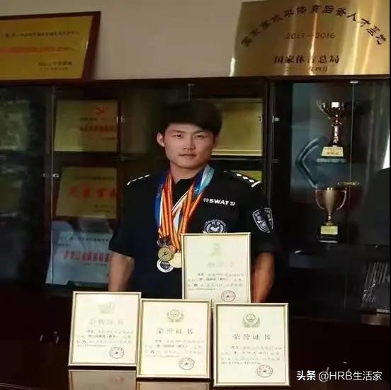 松花江上的“冠军水警”——记哈尔滨市公安局航运分局民警金玺