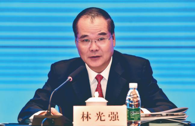 向着全面建成小康社会目标前进,向社会主义现代化强国奋勇前进