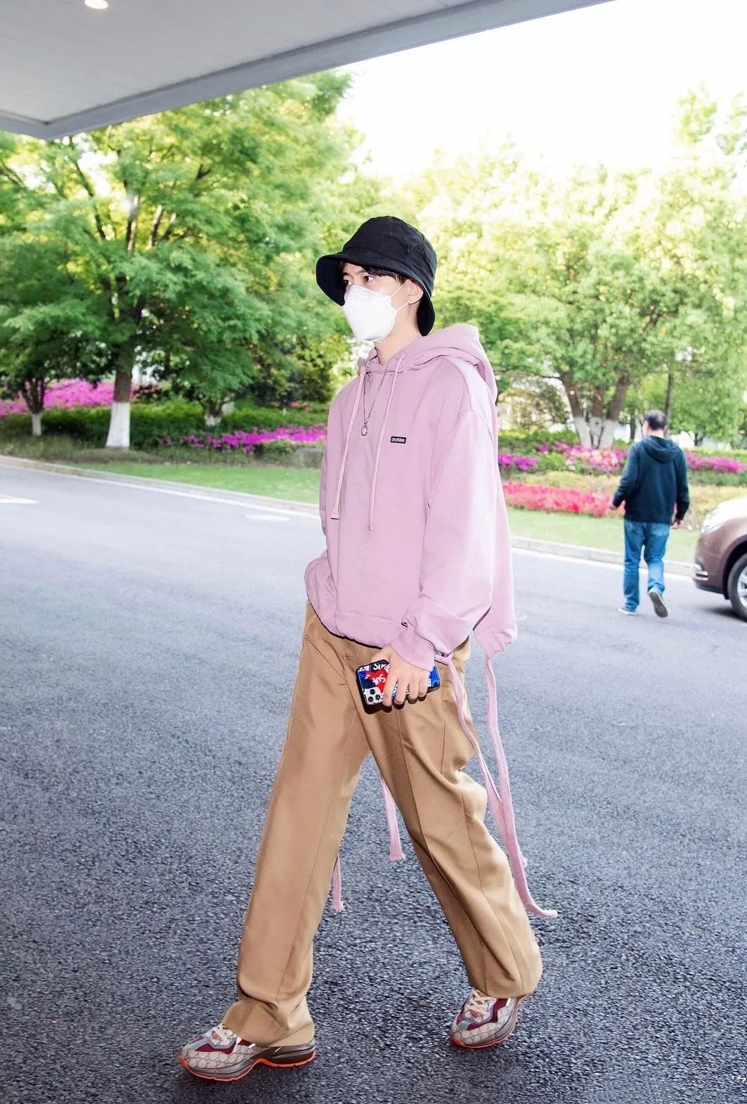 衣品超级好的男明星,王嘉尔穿的蔡徐坤同款衣服