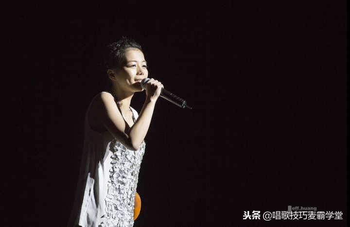 适合练颤音的歌,歌唱颤音和发声方法