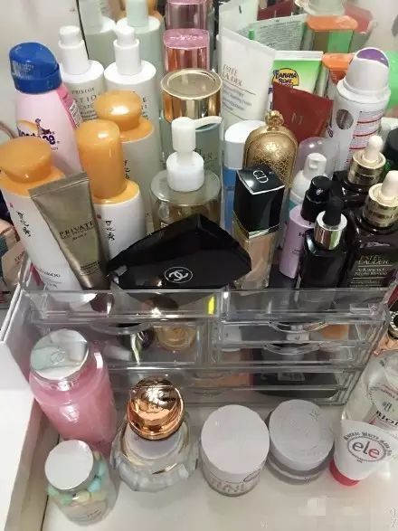 隐藏式梳妆台你见过吗,别人的梳妆台照片