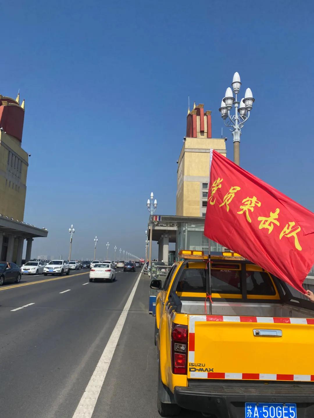 忙碌的他们,身上有光!