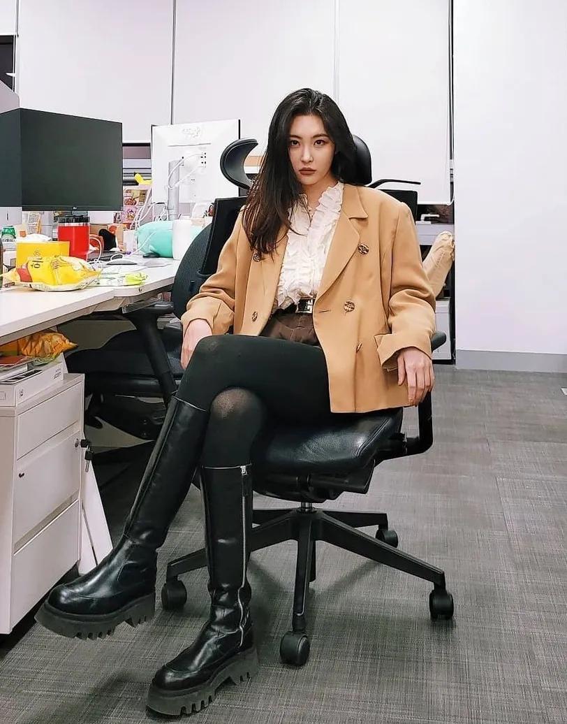 冬天如何穿黑丝，性感、不俗还保暖的那种？