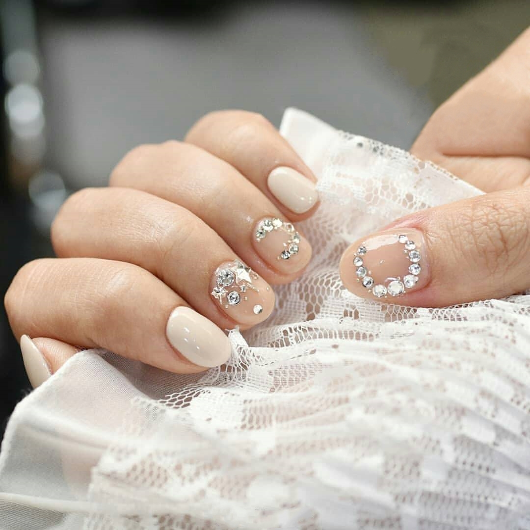 美甲夏日显白气质清冷,夏日仙气美甲适合指甲往里面长的