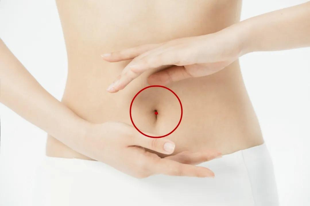 它是人体usb接口，容易漏元气，也擅长接阳气