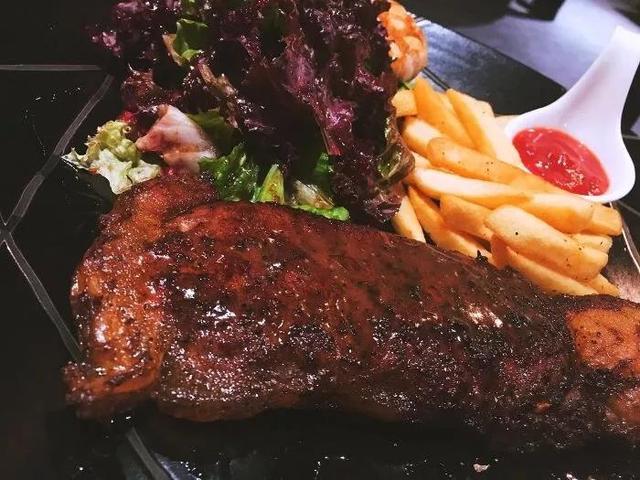 这家店年底真嚣张！捷克比尔森啤酒，买一送一嗨爆2018最后一个月