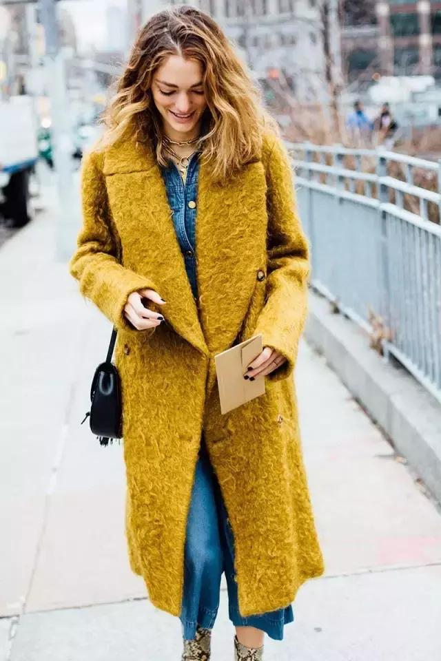 藏青色和黑色哪个更显白显气质,穿这几个颜色显白又气质