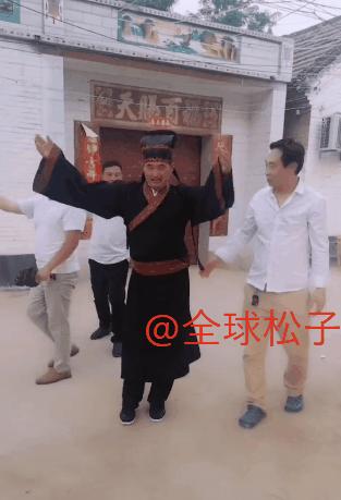 大衣哥被赶下舞台,大衣哥被直播回放完整版