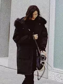 刘雯今年最流行的包,刘雯同款包时尚潮流大牌大容量