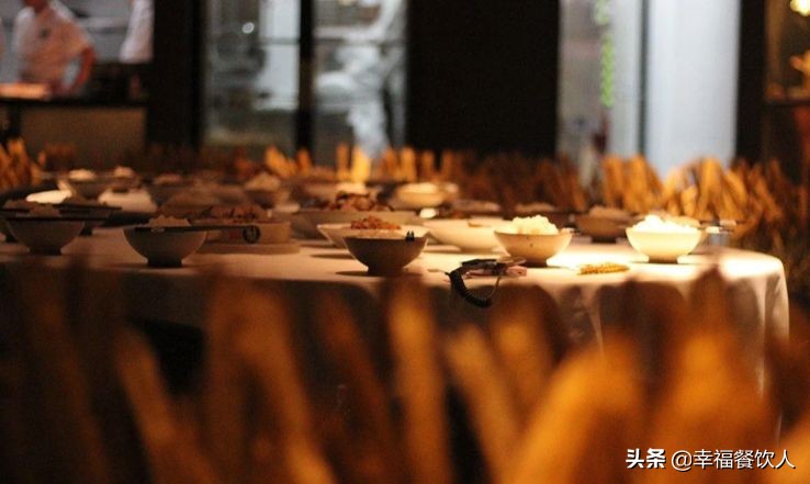 大众点评品类榜首！这家“土到极致”的湘菜馆是如何做到的？