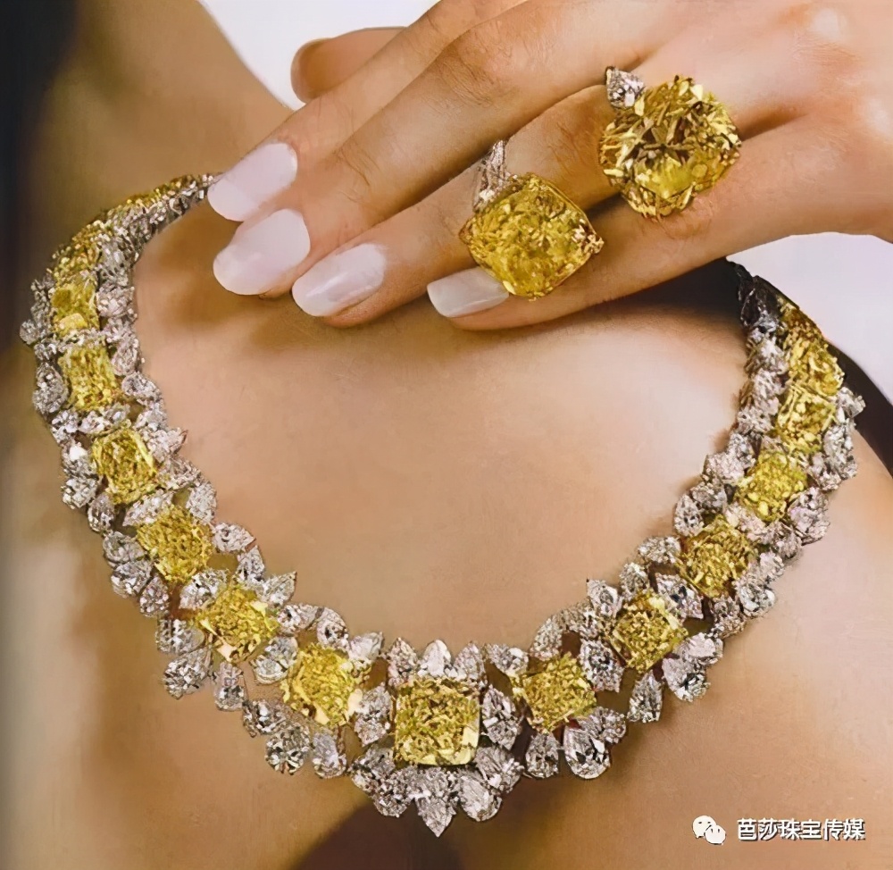2021流行色亮丽黄太难穿？一件珠宝让你时髦一整年