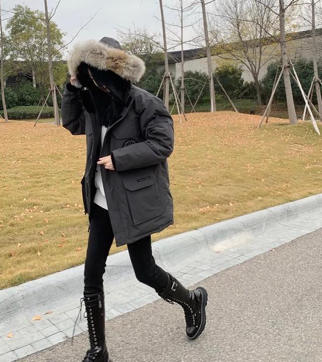 冬天穿小个子黑短靴,冬天穿短靴搭配什么外套好看