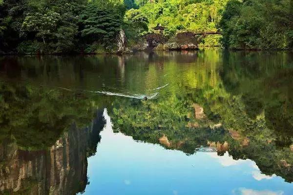 丹霞山震撼,丹霞山看着风景美如画