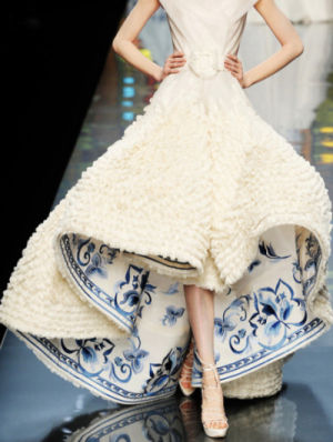 为什么青花瓷比青瓷价值高,青花瓷和龙泉青瓷哪个更值得玩