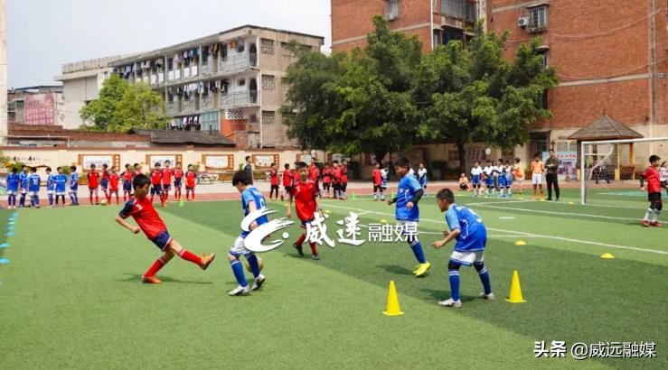 德国足球员来威远县,德国足球大咖进威远校园