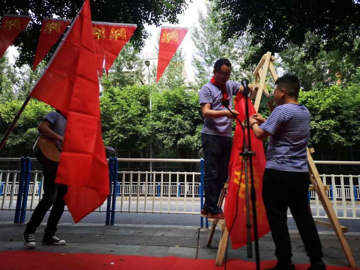 超龄儿童戴红领巾图片,戴红领巾的小朋友六一儿童节