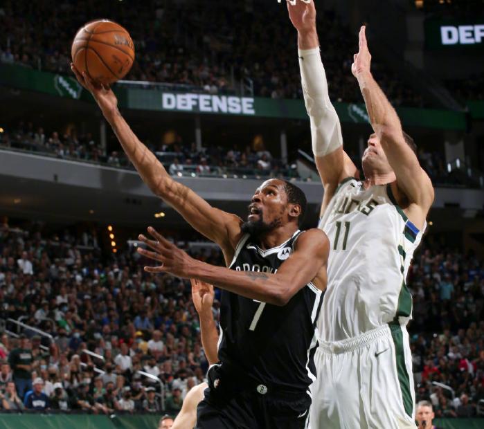 欧文赛后一场话再引争议,王猛和杨毅谈欧文本赛季的表现