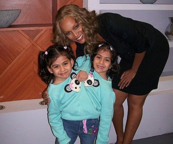 美国双头蛇同时吞下2只老鼠,双头蛇进食老鼠