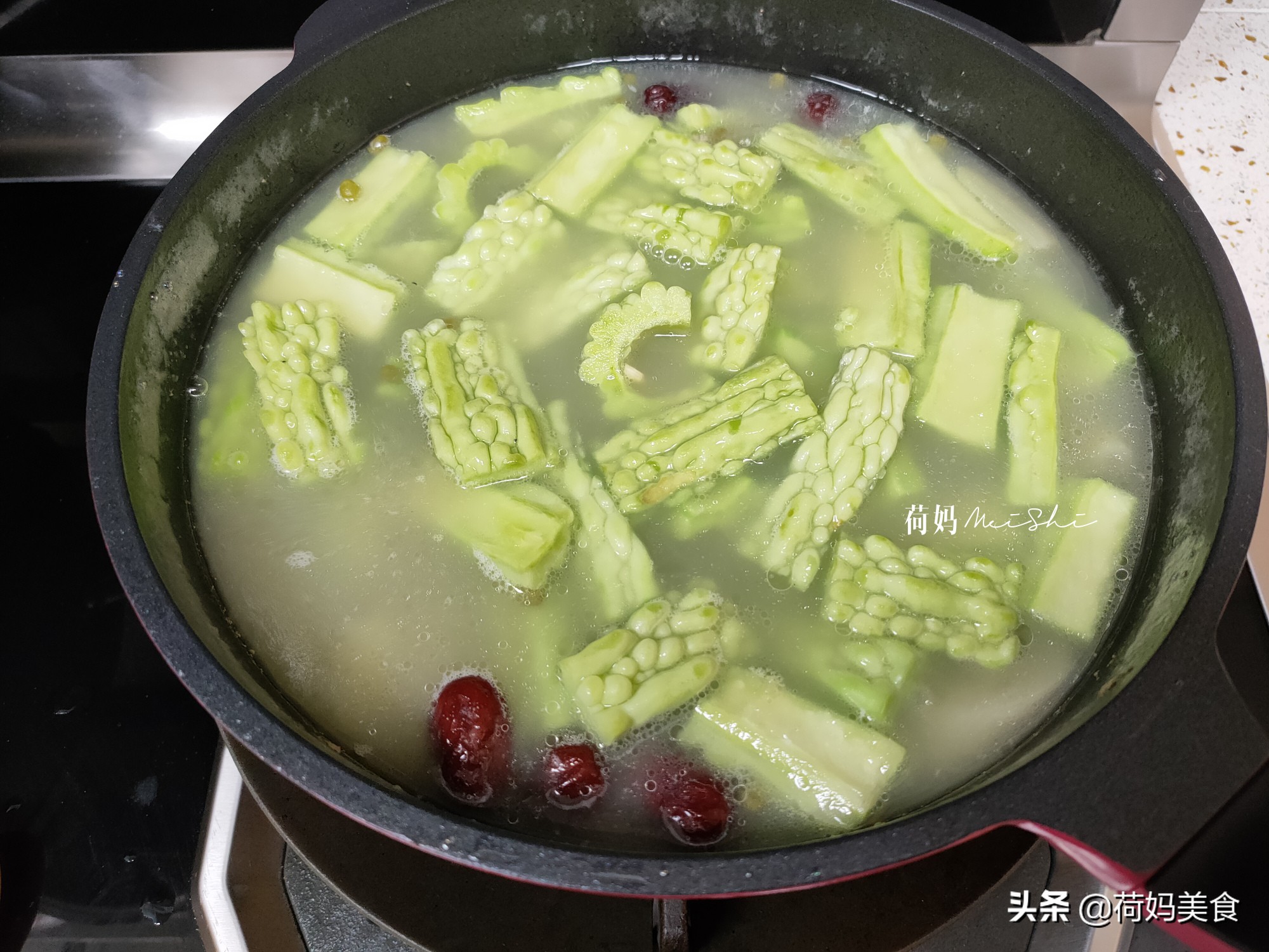 广东苦瓜黄豆排骨汤苦不苦,不苦的苦瓜黄豆排骨汤