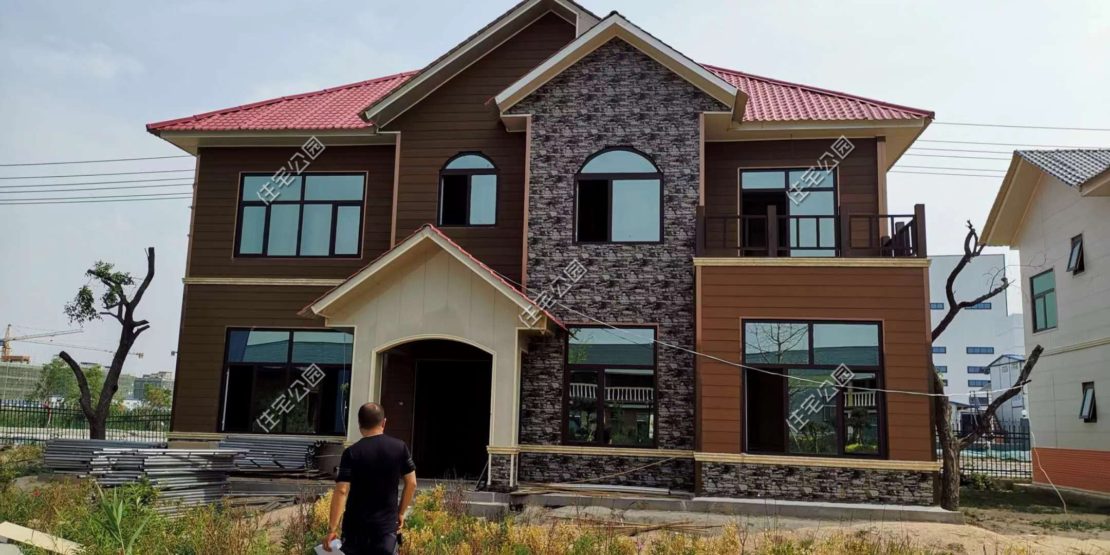 农村浇顶自建房,农村修建两层房屋15万小别墅