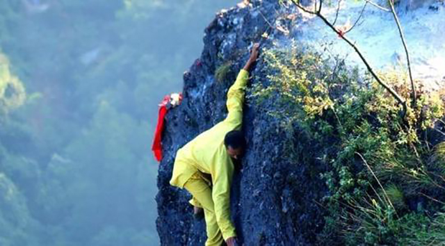 邹在宏,邹在宏烧香全过程